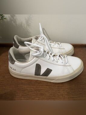VEJA Camo White Low Top Sneakers Womens 9 EU 40 Walking Casual Shoes